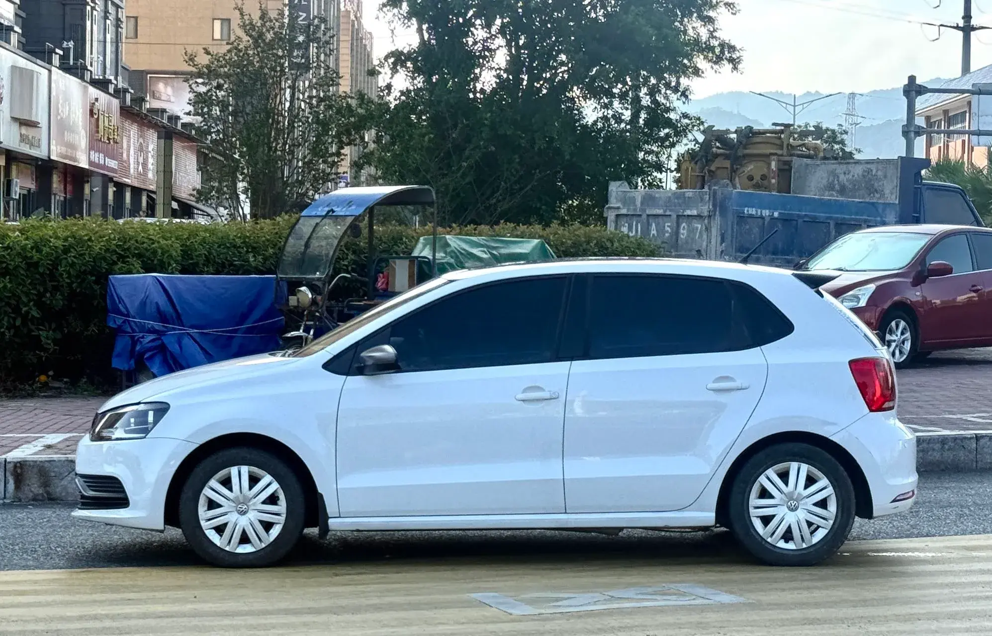 2018 VOLKSWAGEN POLO thumbnail 3