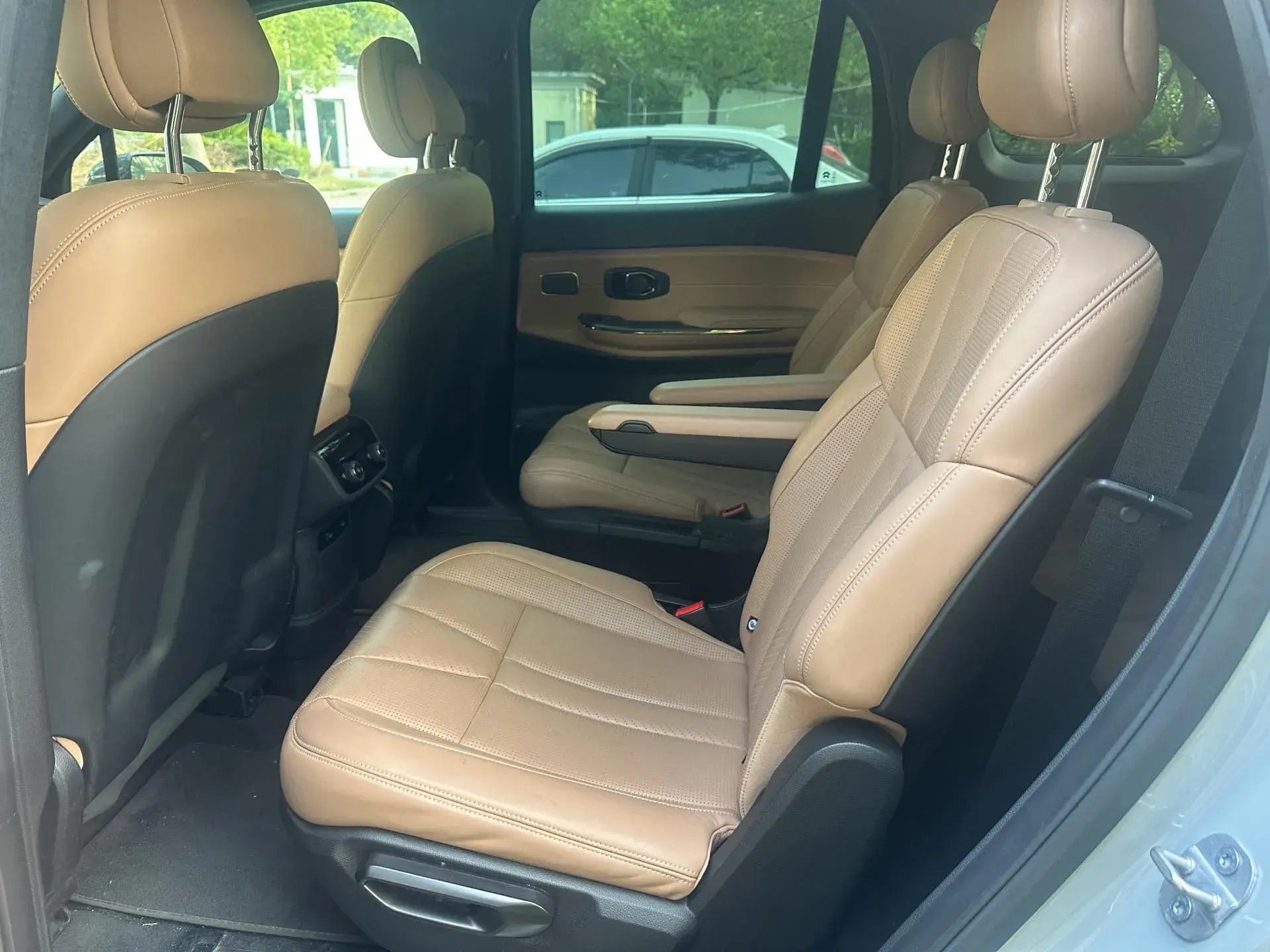 2020 NIO ES8 thumbnail 4