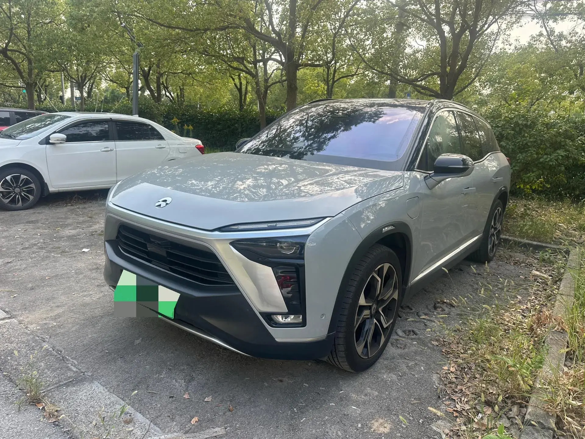 2020 NIO ES8 view 1
