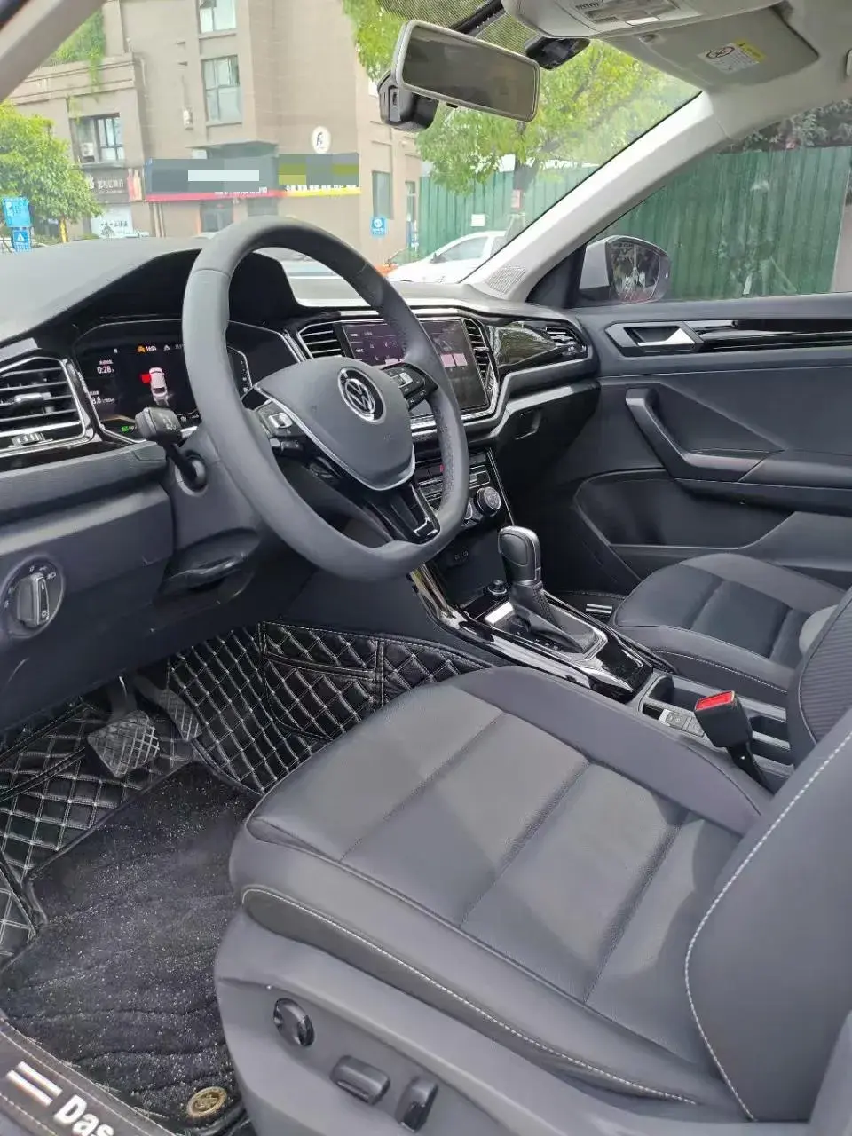 2022 VOLKSWAGEN T-ROC thumbnail 4