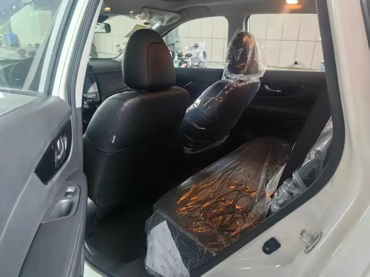 2023 NISSAN X-TRAIL thumbnail 3