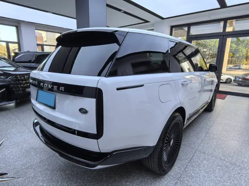 2024 LAND ROVER thumbnail 4