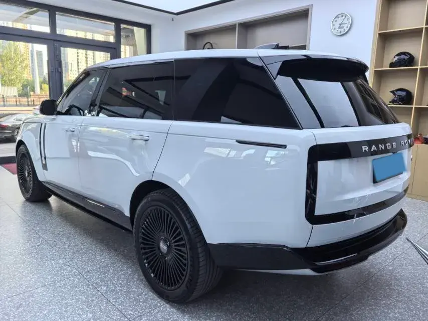 2024 LAND ROVER thumbnail 3