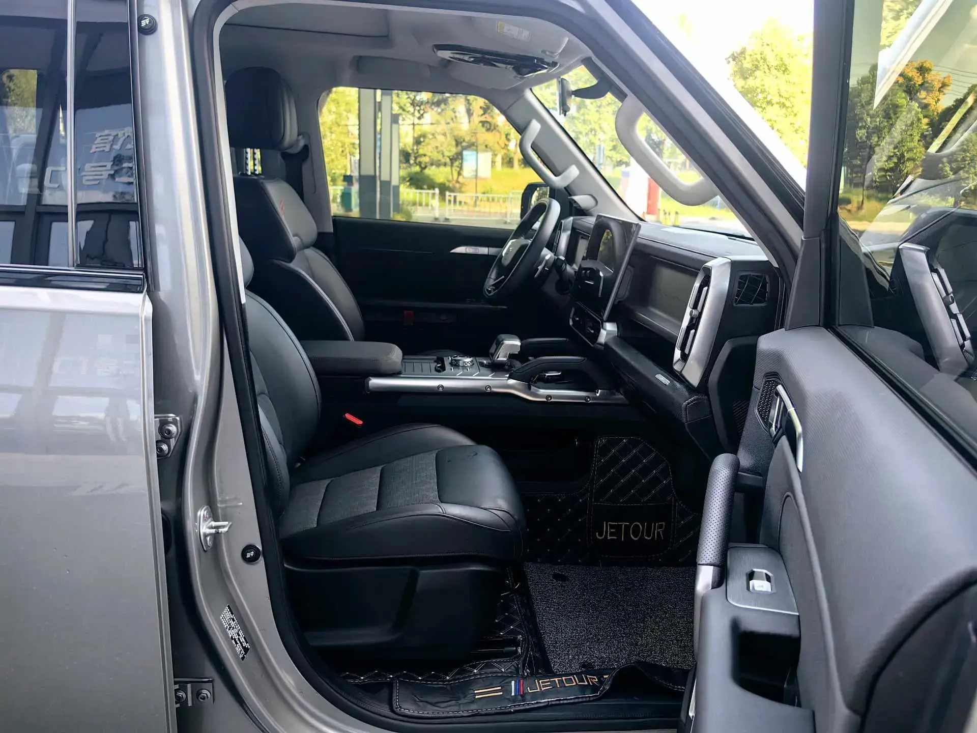 2023 JETOUR TRAVELLER thumbnail 4