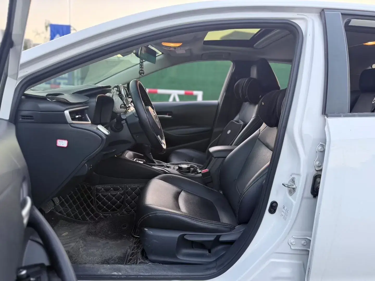 2021 TOYOTA COROLLA thumbnail 4