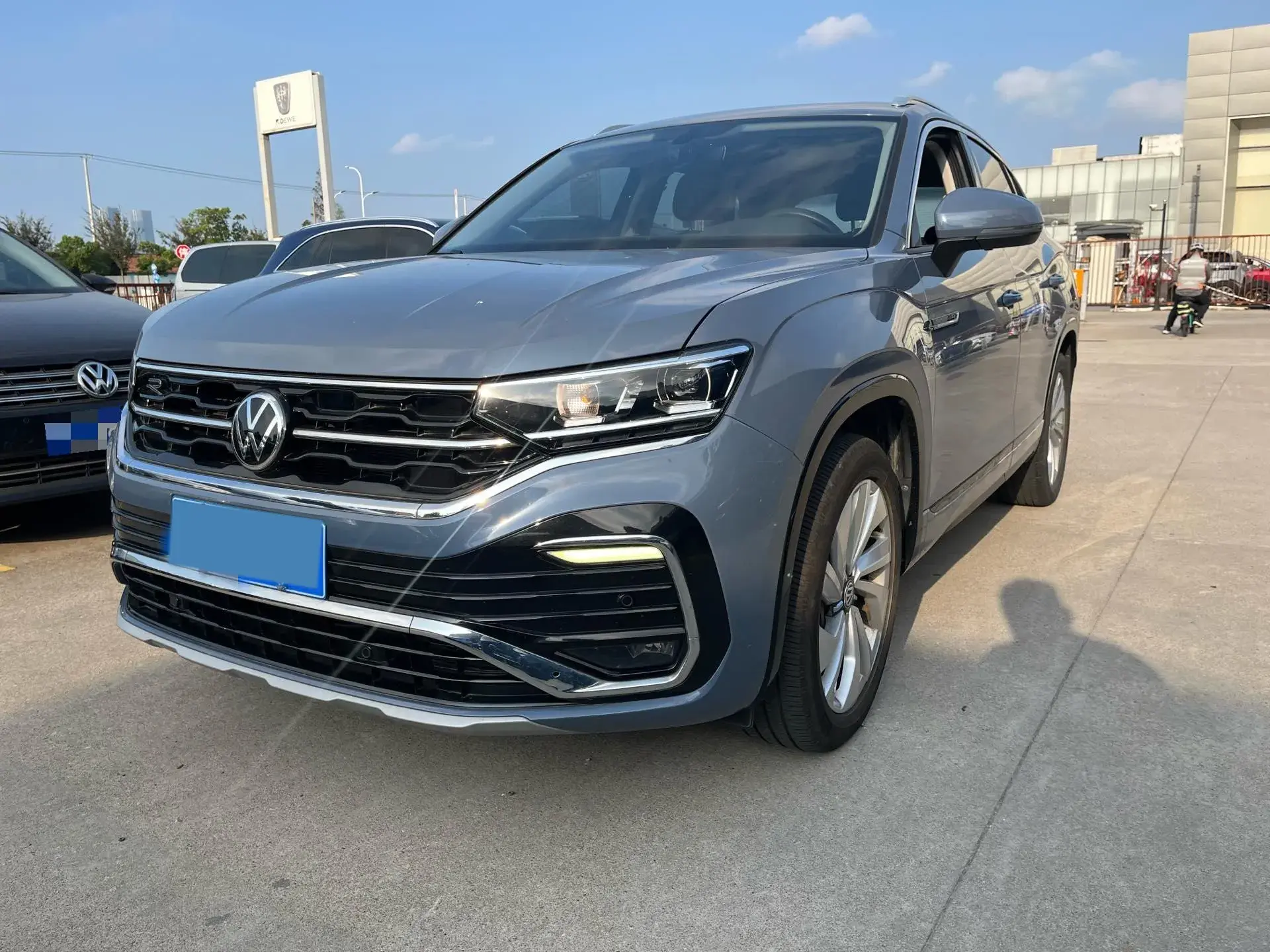 2020 VOLKSWAGEN TAYRON view 1