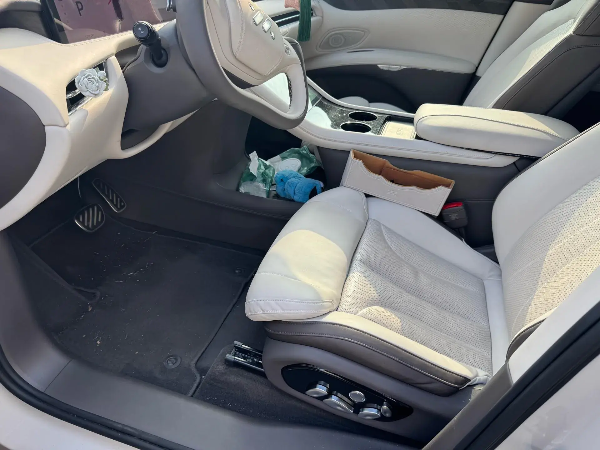 2023 IM LS7 thumbnail 3