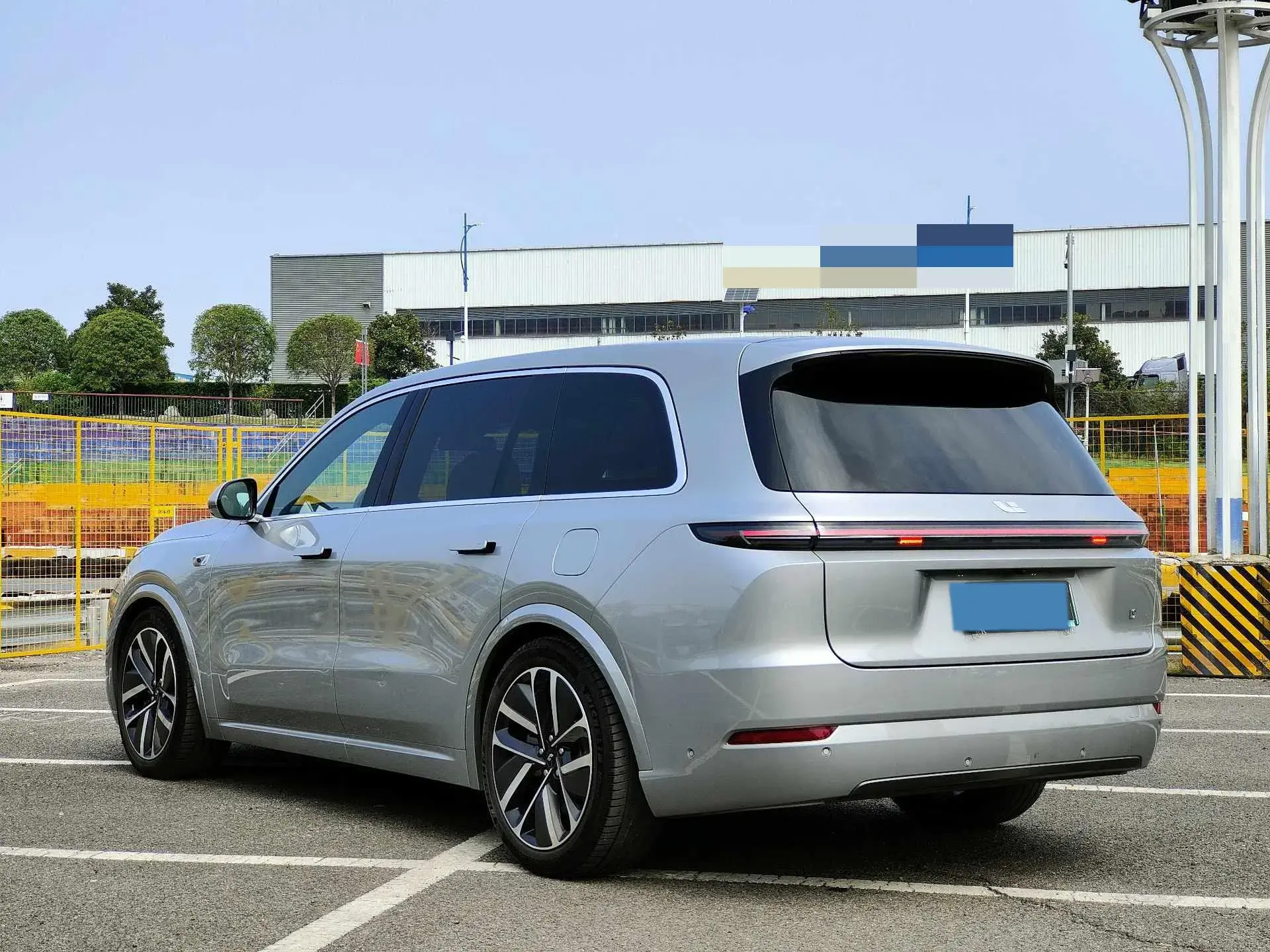 2022 LI L9 thumbnail 4