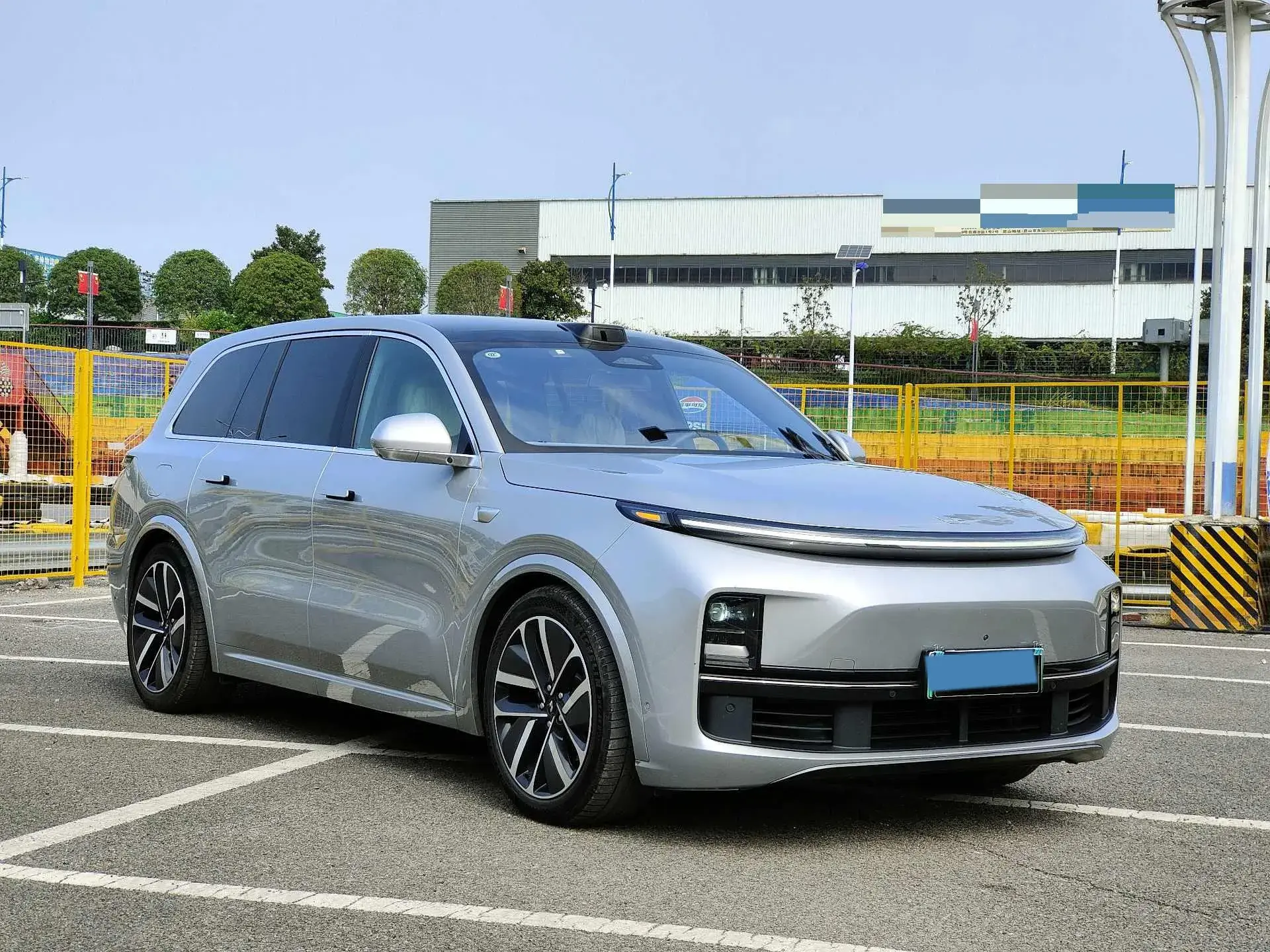 2022 LI L9 thumbnail 2