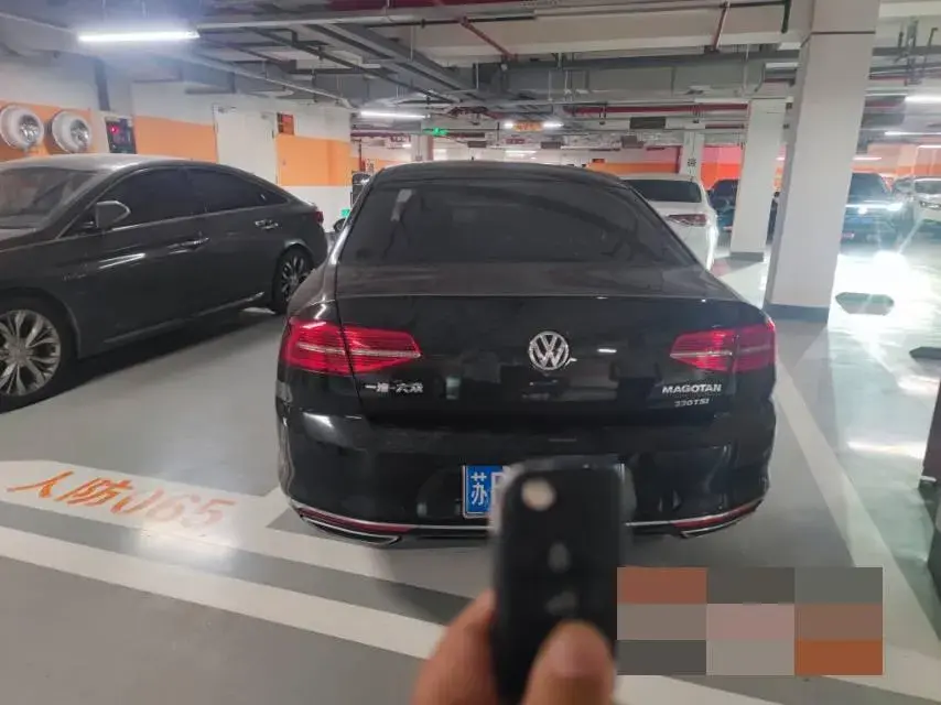 2018 VOLKSWAGEN MAGOTAN thumbnail 3