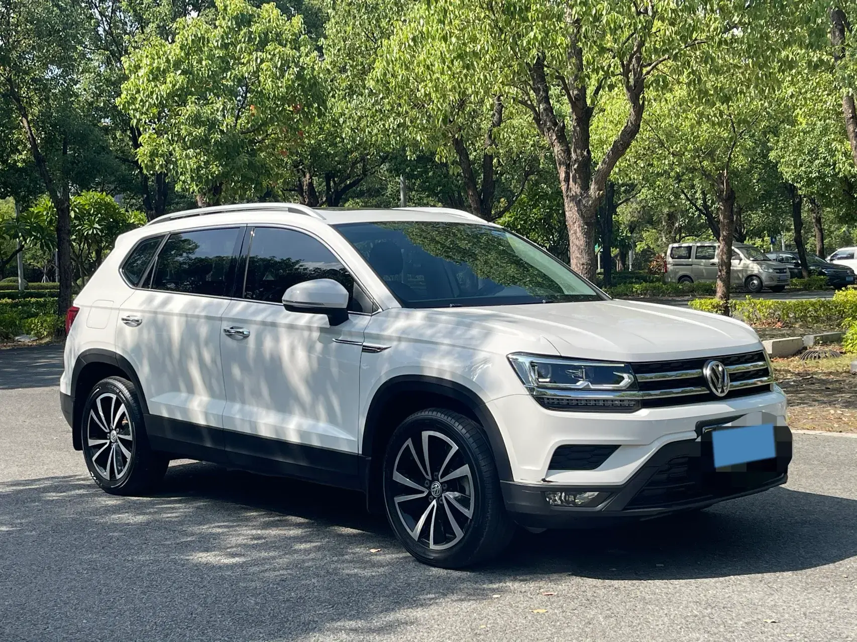 2019 VOLKSWAGEN THARU thumbnail 3