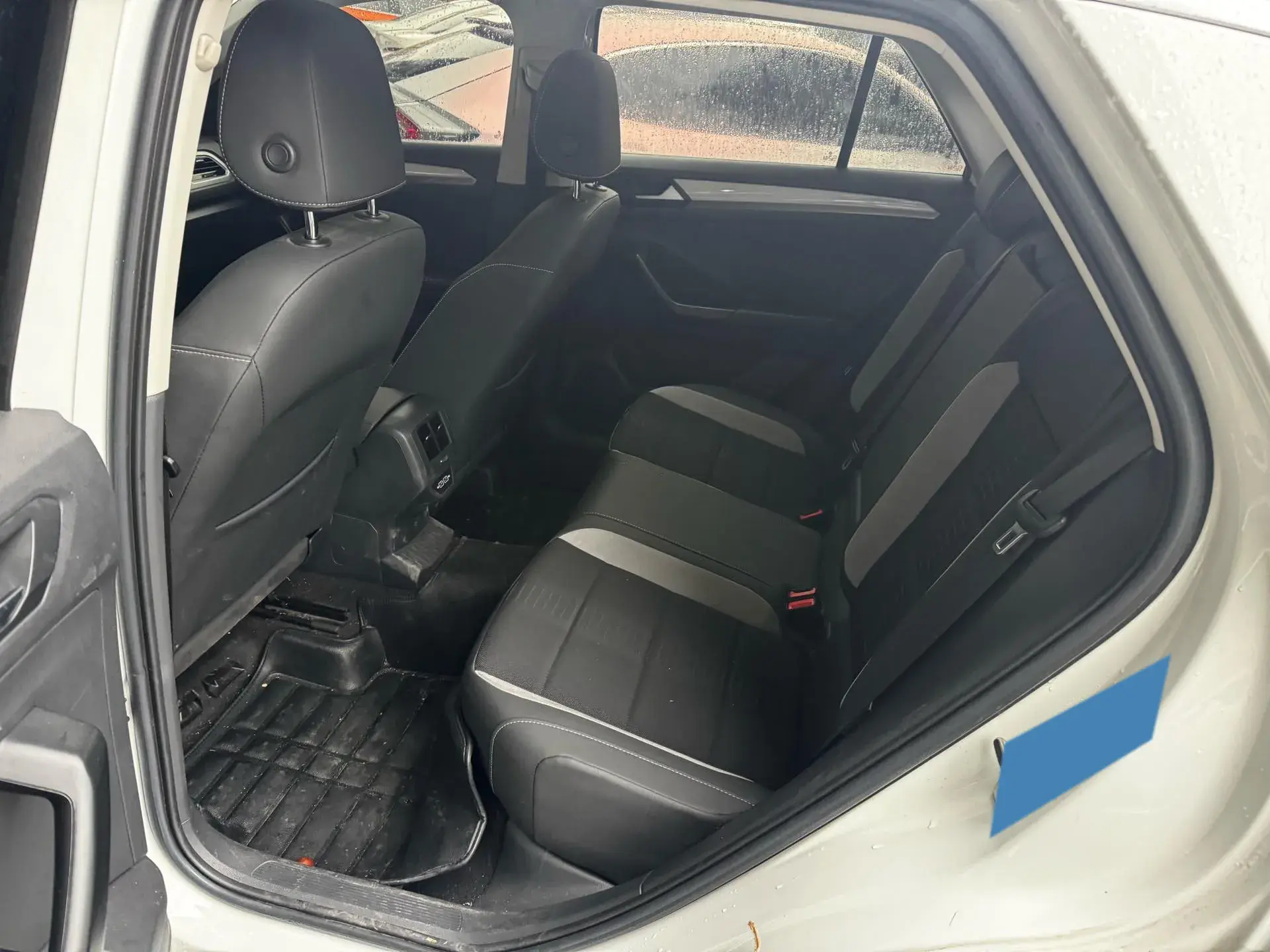 2021 VOLKSWAGEN T-ROC thumbnail 3