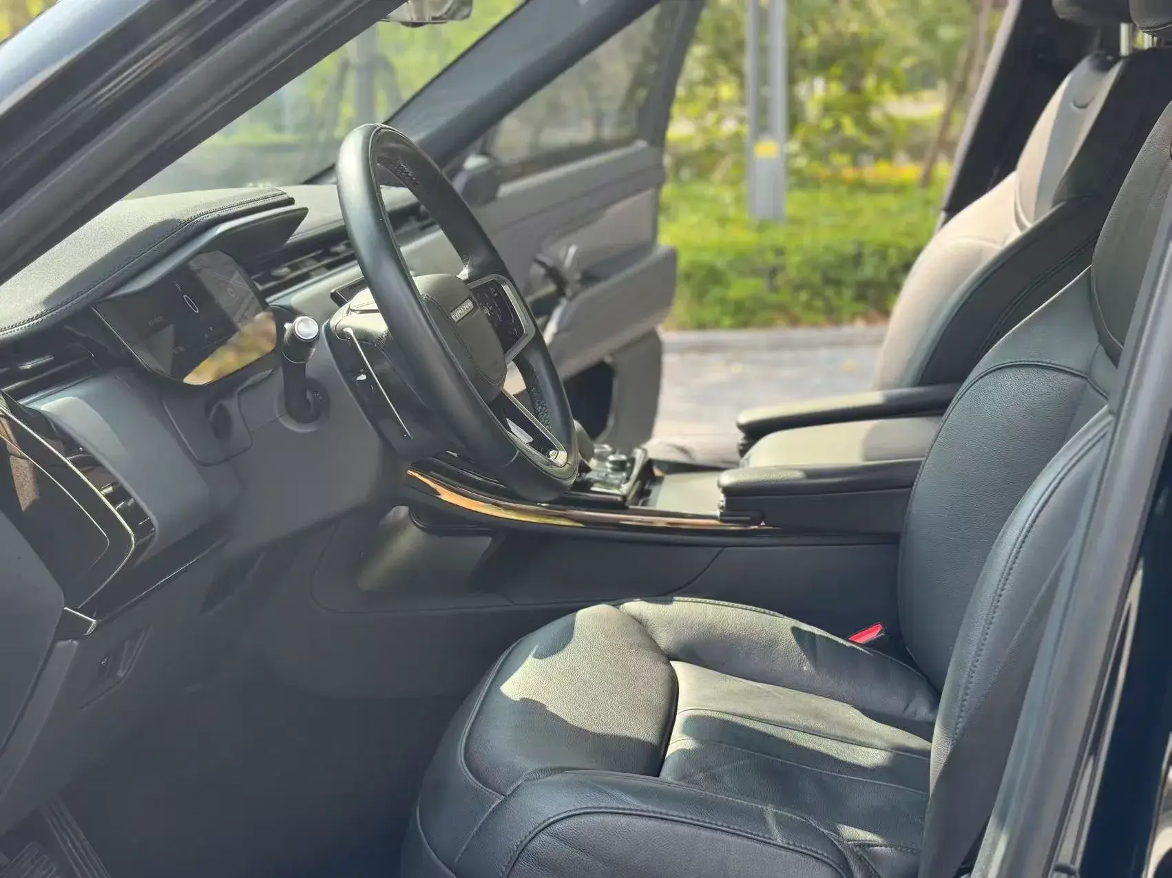 2023 LAND ROVER thumbnail 4