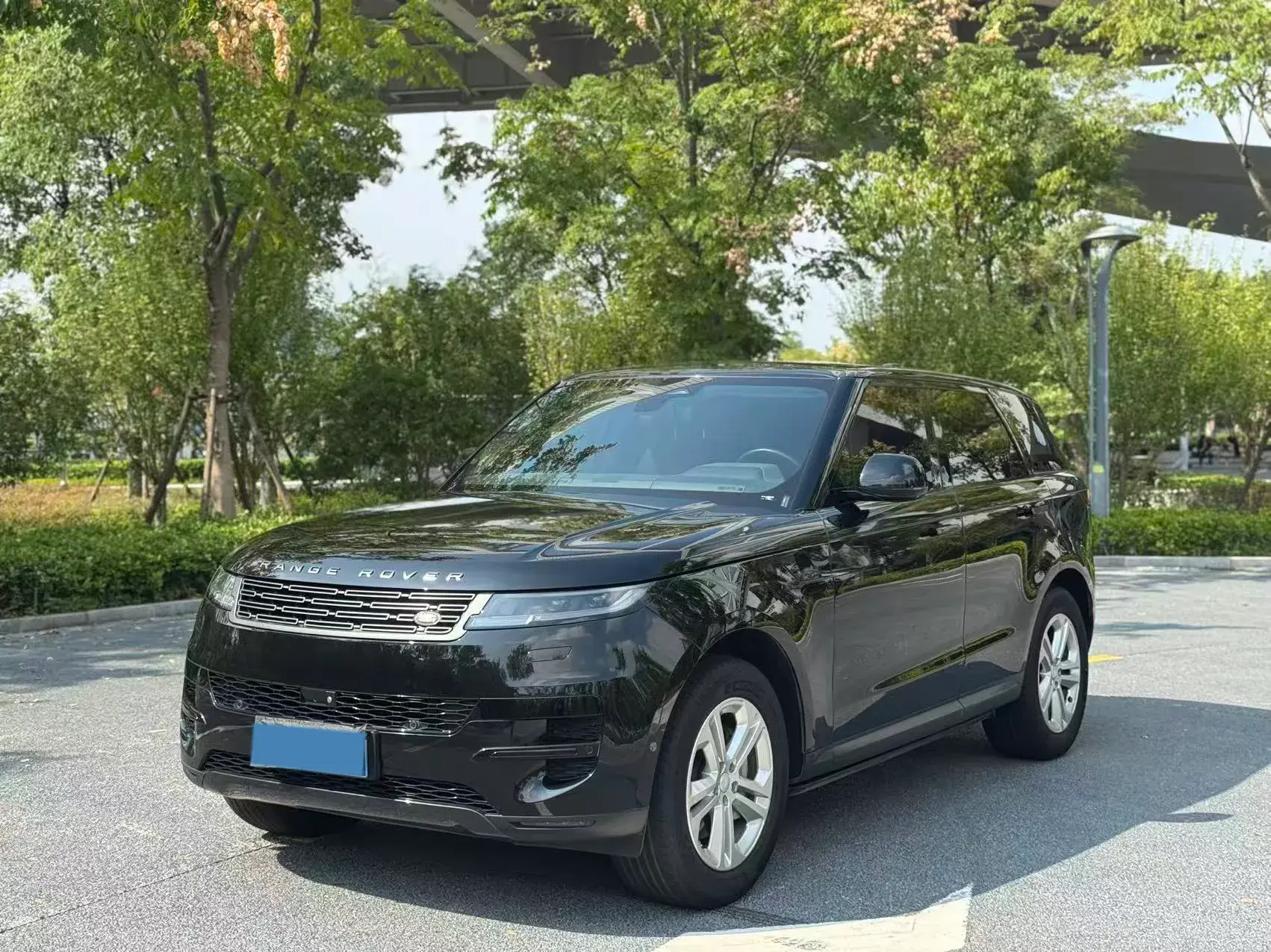 2023 LAND ROVER view 1