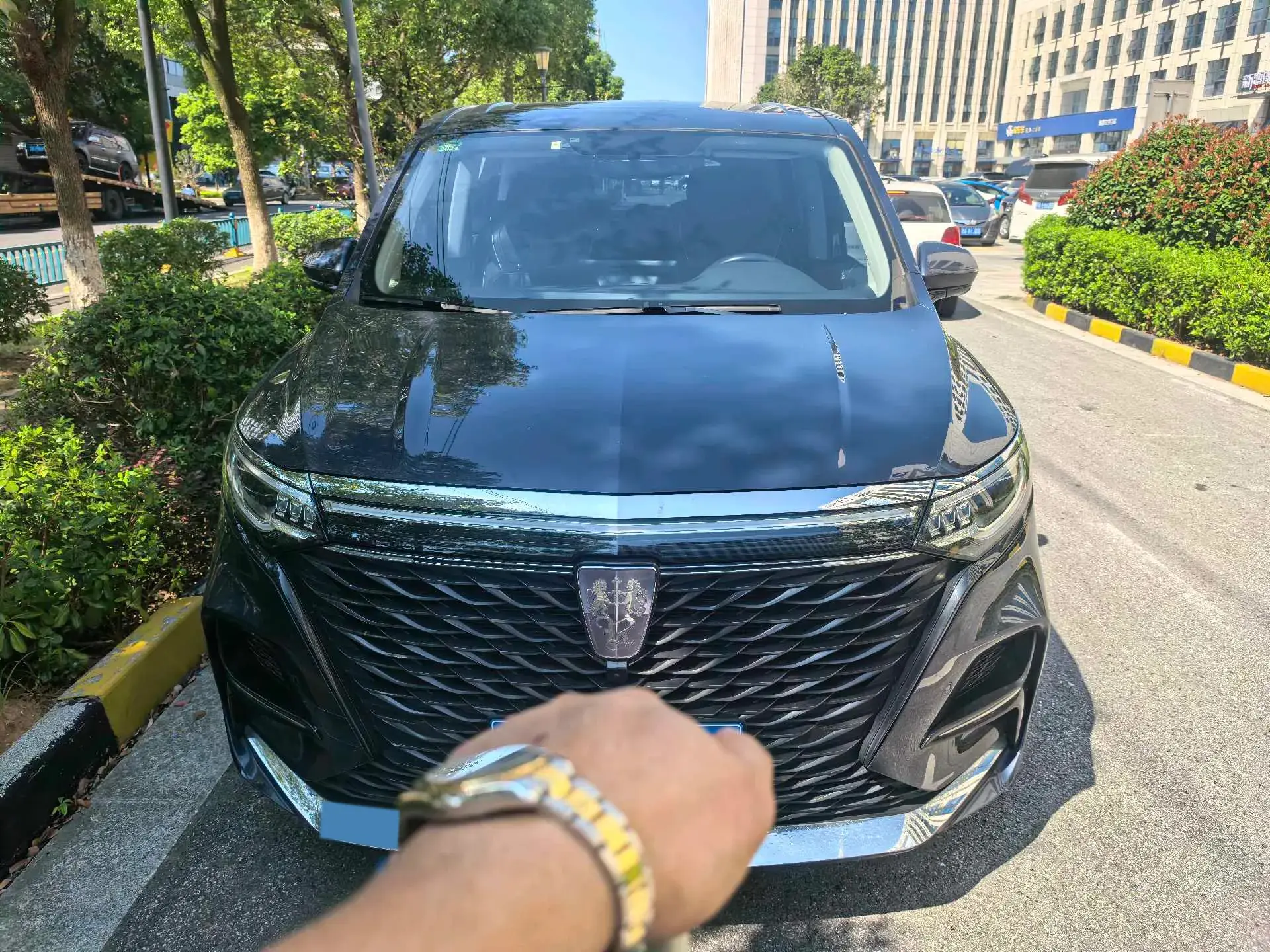 2022 ROEWE IMAX8 thumbnail 2