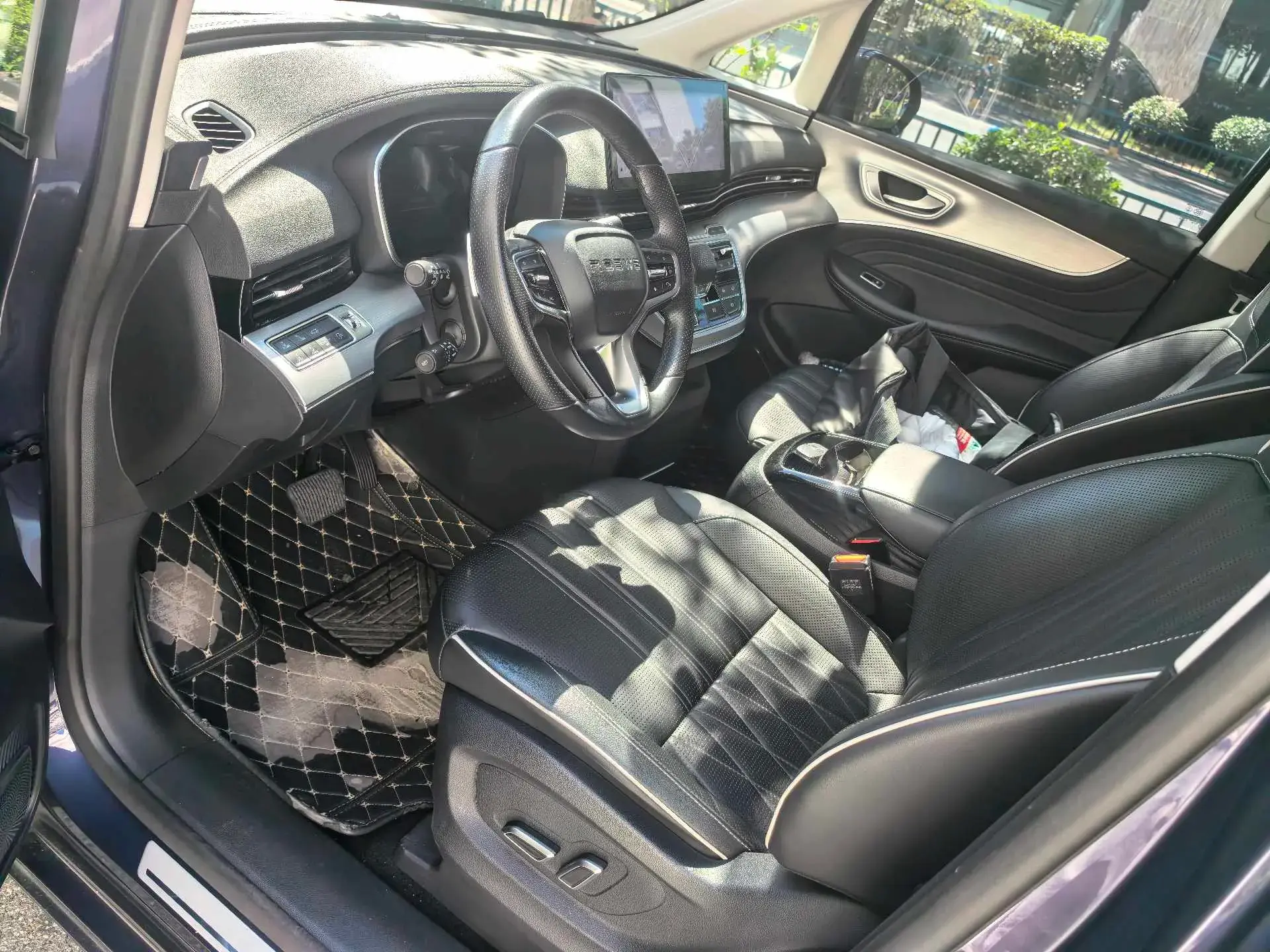 2022 ROEWE IMAX8 thumbnail 3