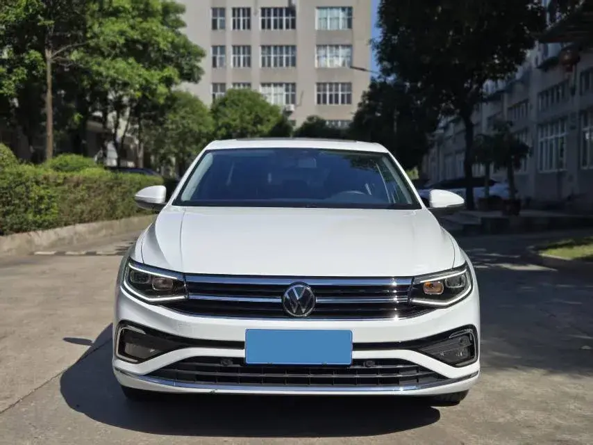 2023 VOLKSWAGEN BORA thumbnail 2