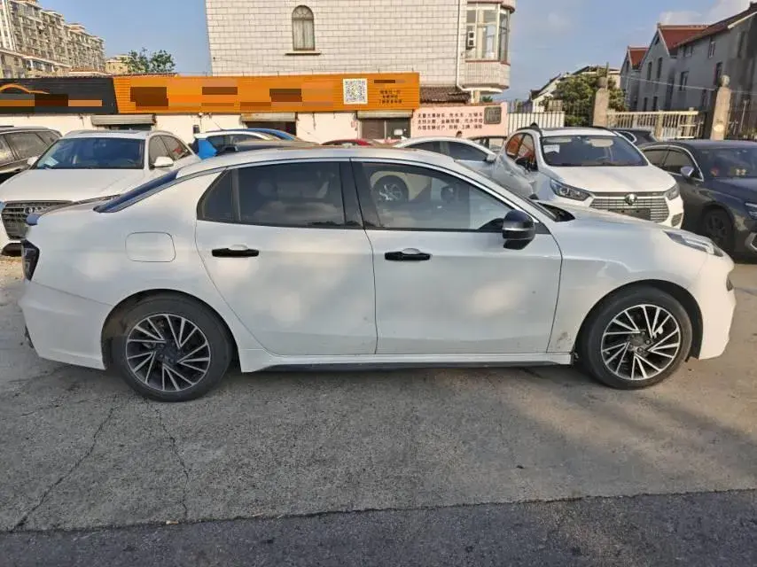 2021 LYNK&CO 03 thumbnail 3