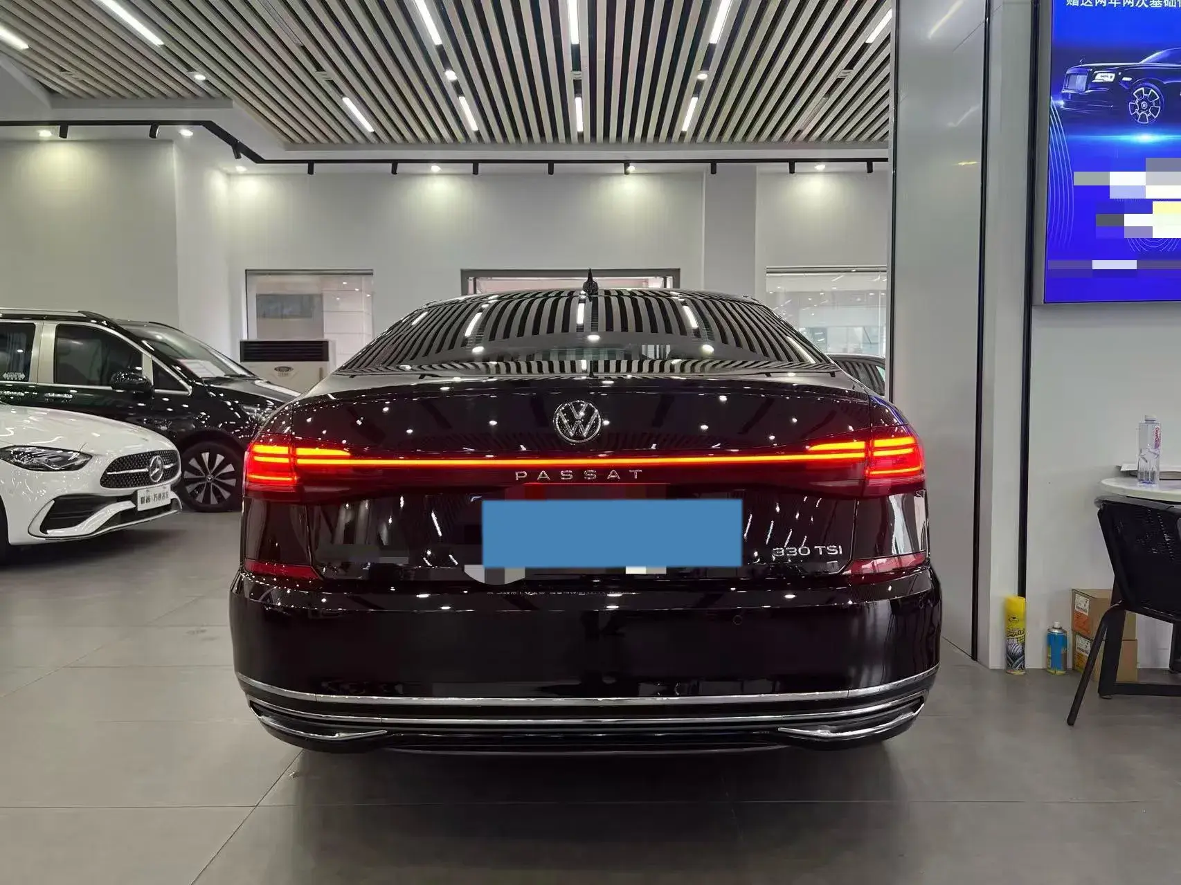 2022 VOLKSWAGEN PASSAT thumbnail 4