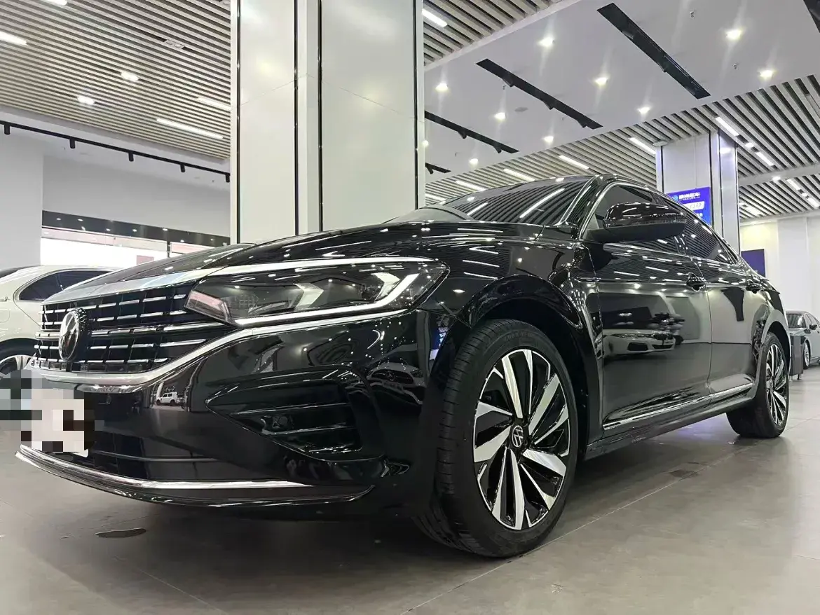 2022 VOLKSWAGEN PASSAT view 1