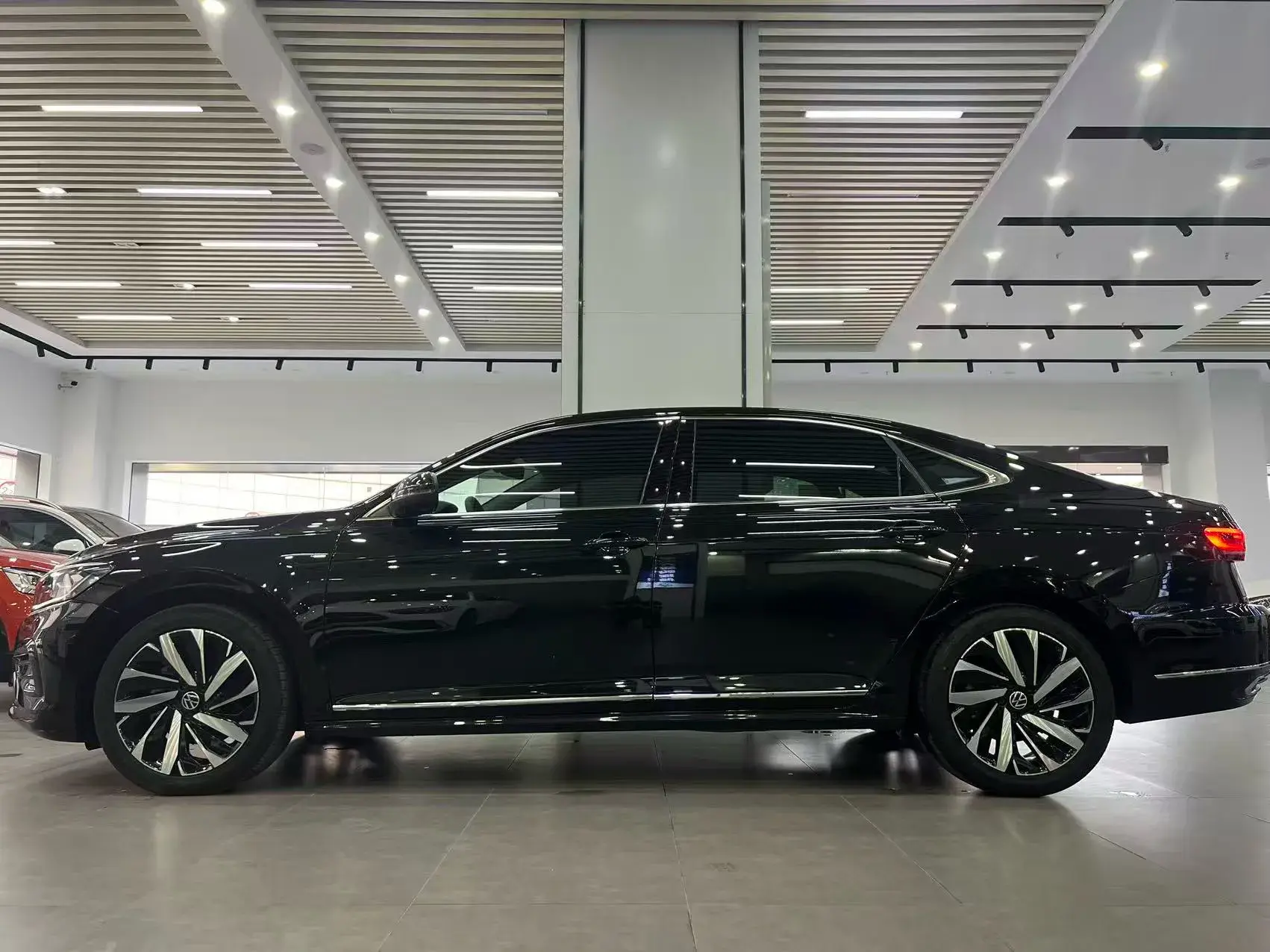 2022 VOLKSWAGEN PASSAT thumbnail 3