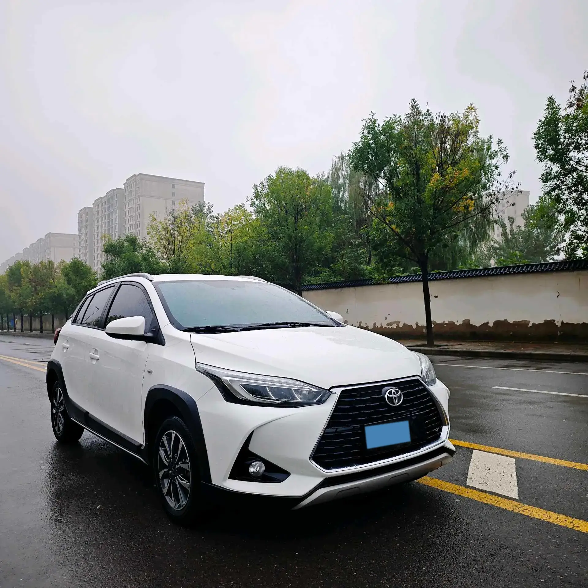2022 TOYOTA YARIS thumbnail 3