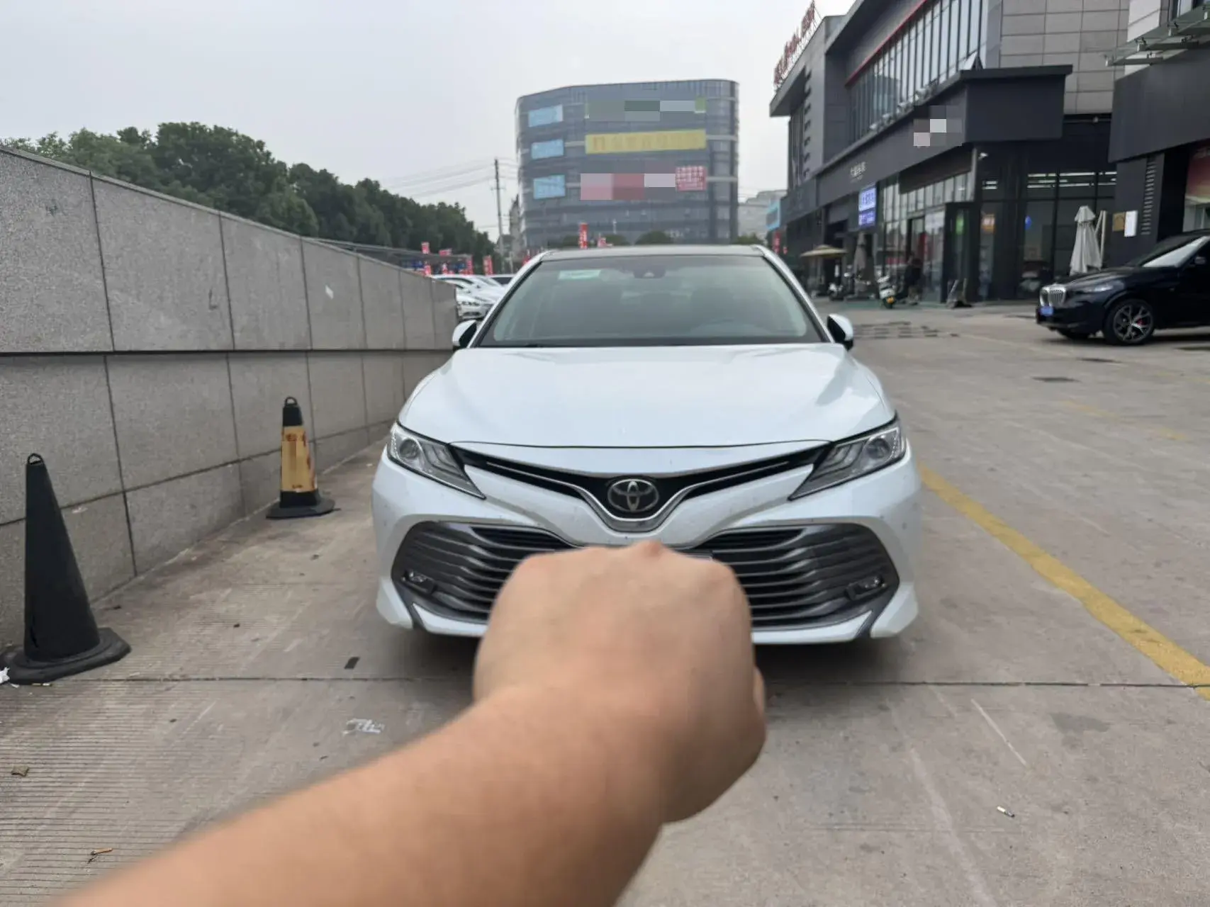 2019 TOYOTA CAMRY thumbnail 2