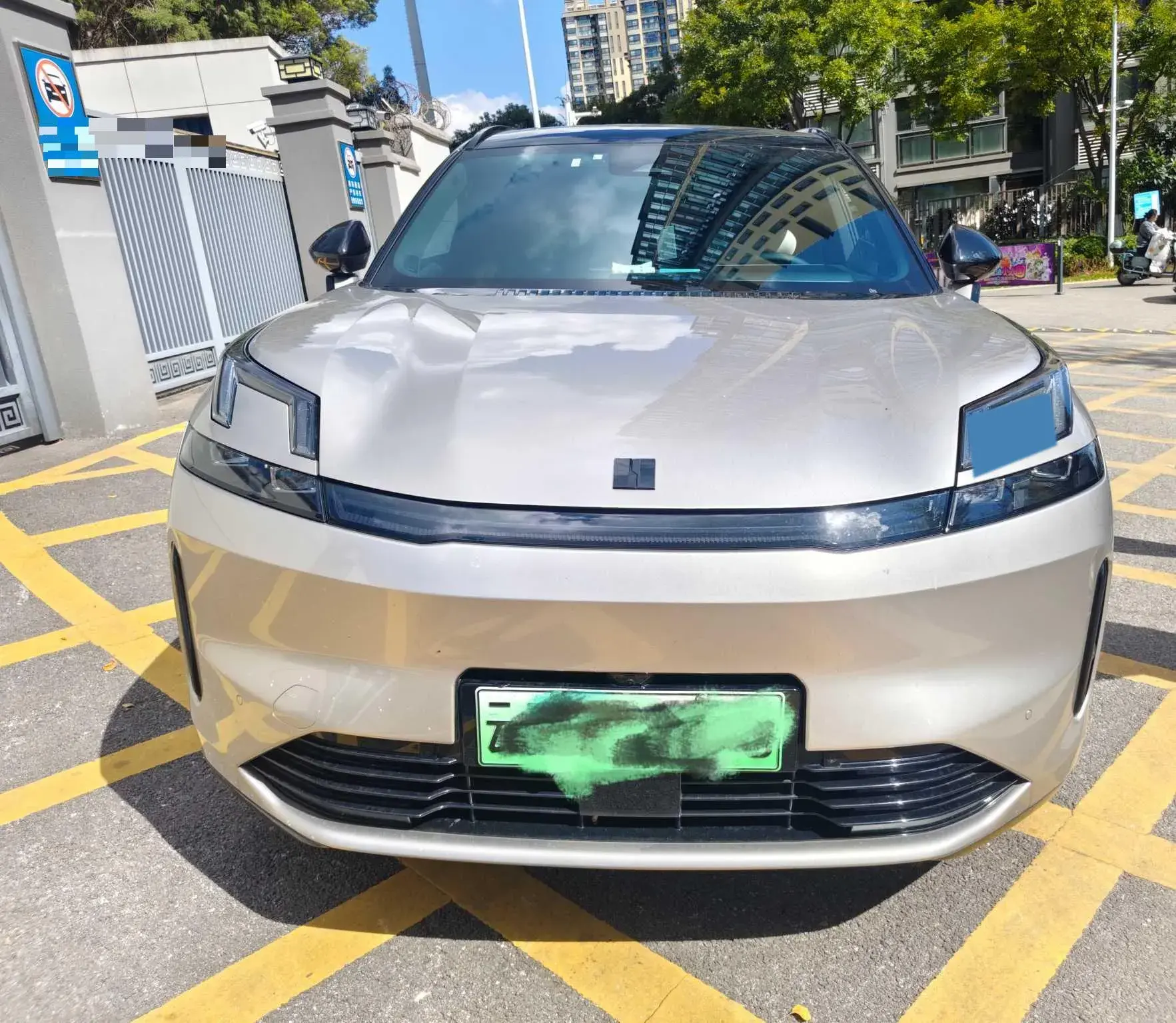 2023 LYNK&CO 08 thumbnail 2