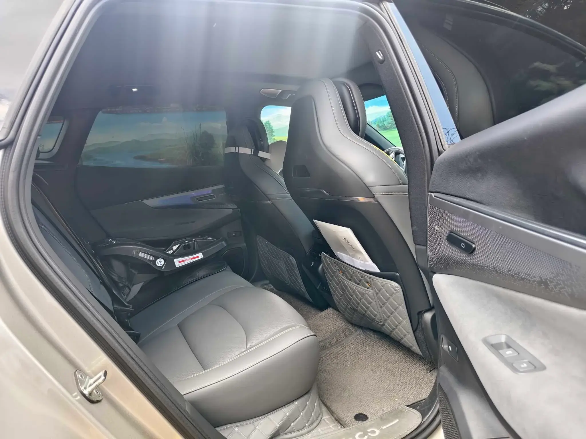 2023 LYNK&CO 08 thumbnail 4