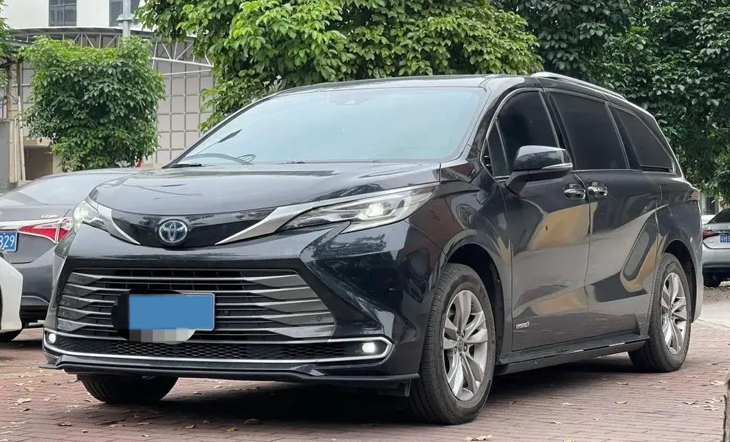 2024 TOYOTA SIENNA view 1