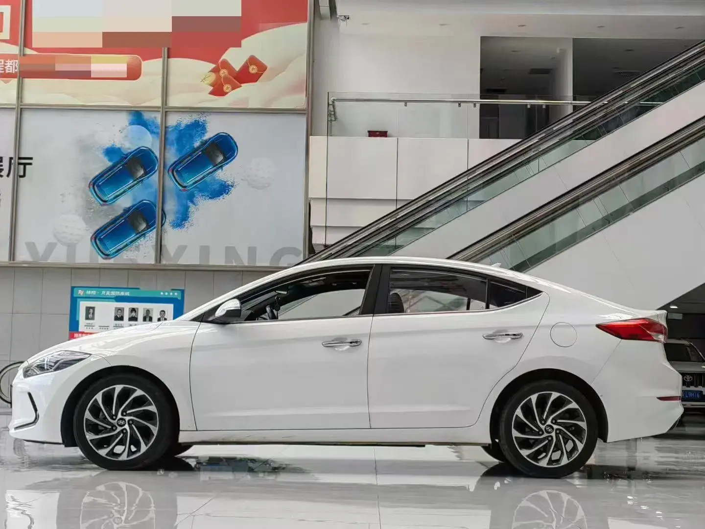 2019 HYUNDAI ELANTRA thumbnail 3