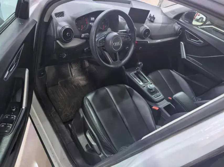 2021 AUDI Q2L thumbnail 2