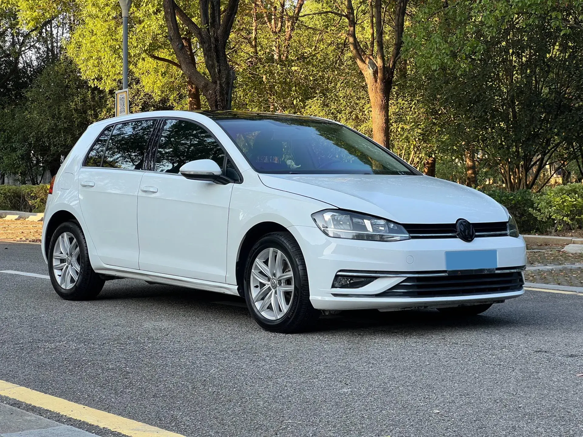 2018 VOLKSWAGEN GOLF thumbnail 3