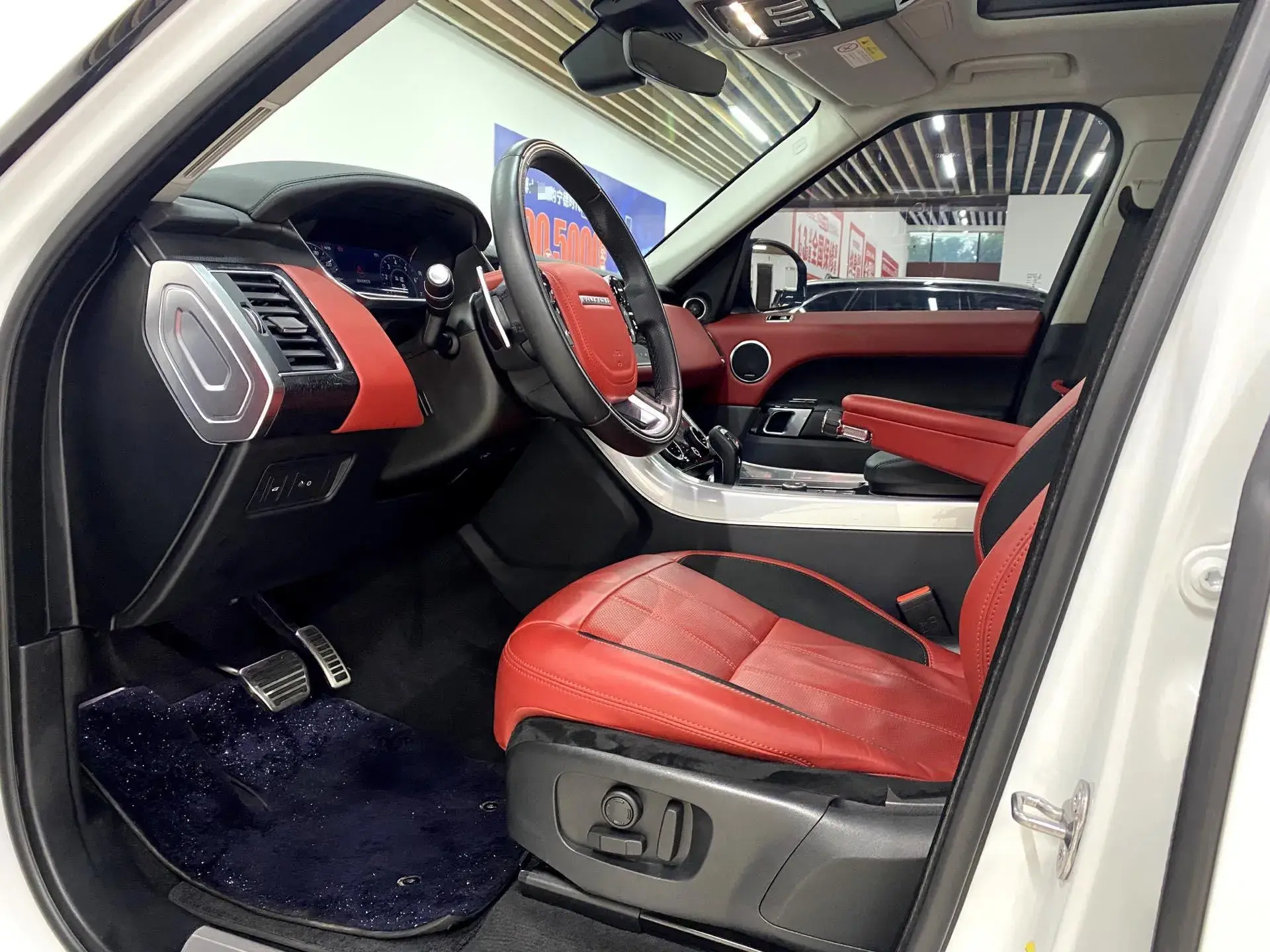 2022 LAND ROVER thumbnail 2