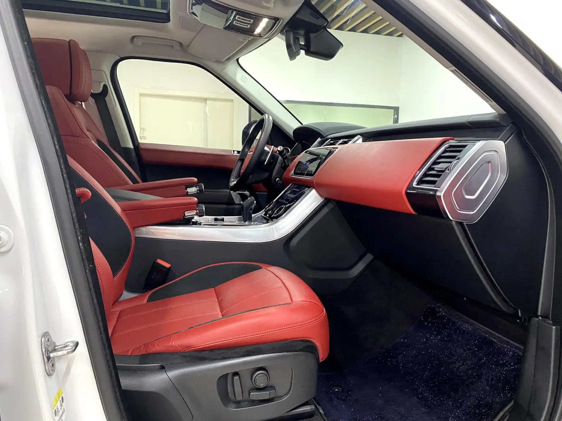 2022 LAND ROVER thumbnail 4