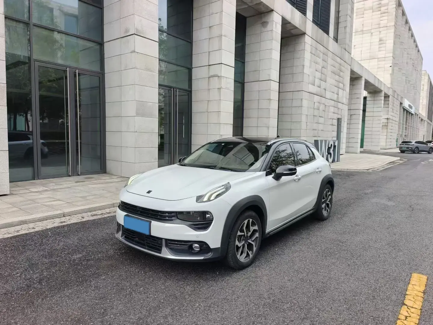 2018 LYNK&CO 02 view 1