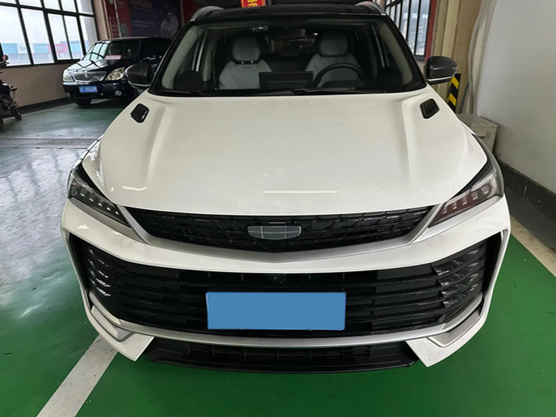 2025 GEELY COOLRAY thumbnail 2