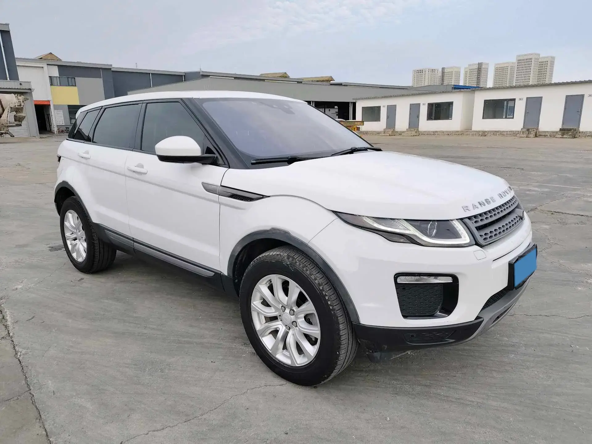 2018 LAND ROVER thumbnail 3