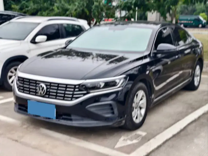 2022 VOLKSWAGEN PASSAT view 1