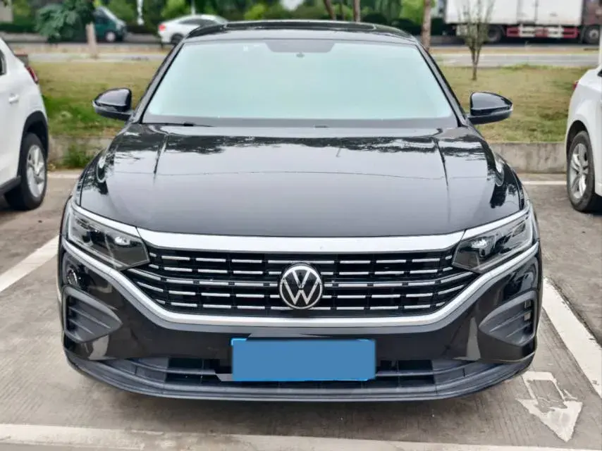 2022 VOLKSWAGEN PASSAT thumbnail 2