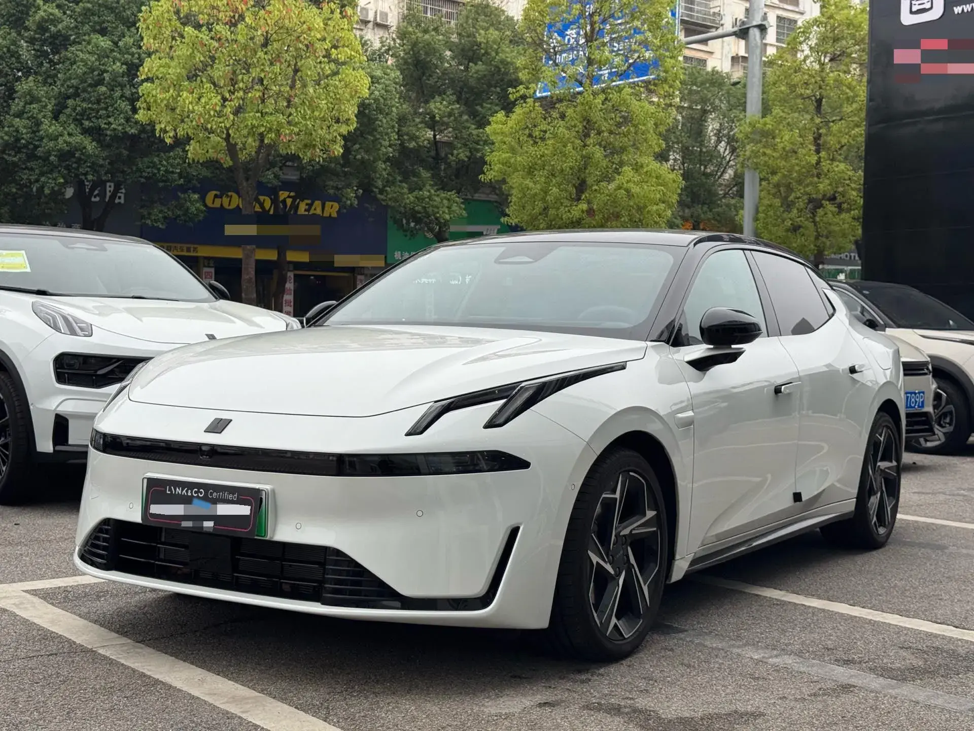 2025 LYNK&CO 06 view 1