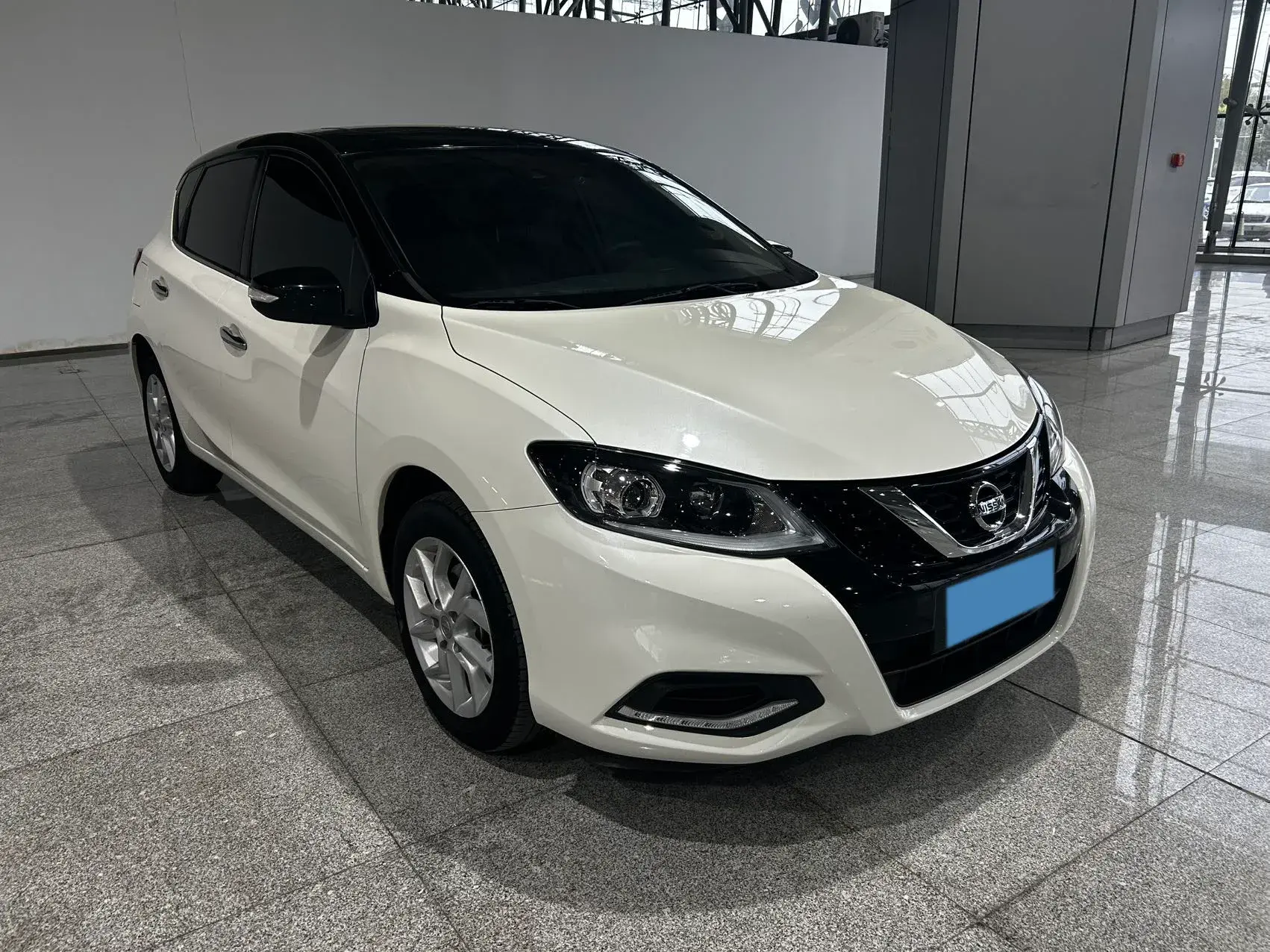 2021 NISSAN TIIDA thumbnail 3