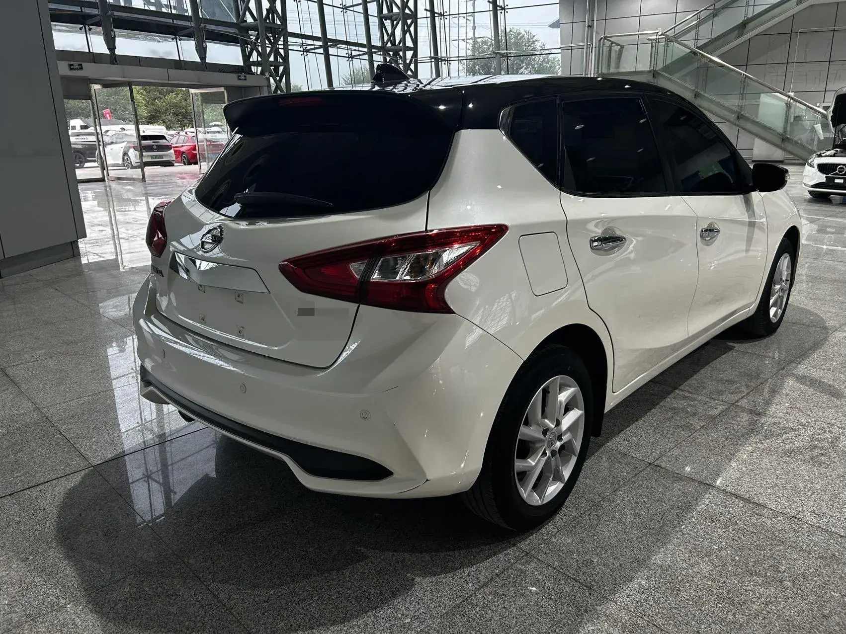 2021 NISSAN TIIDA thumbnail 4