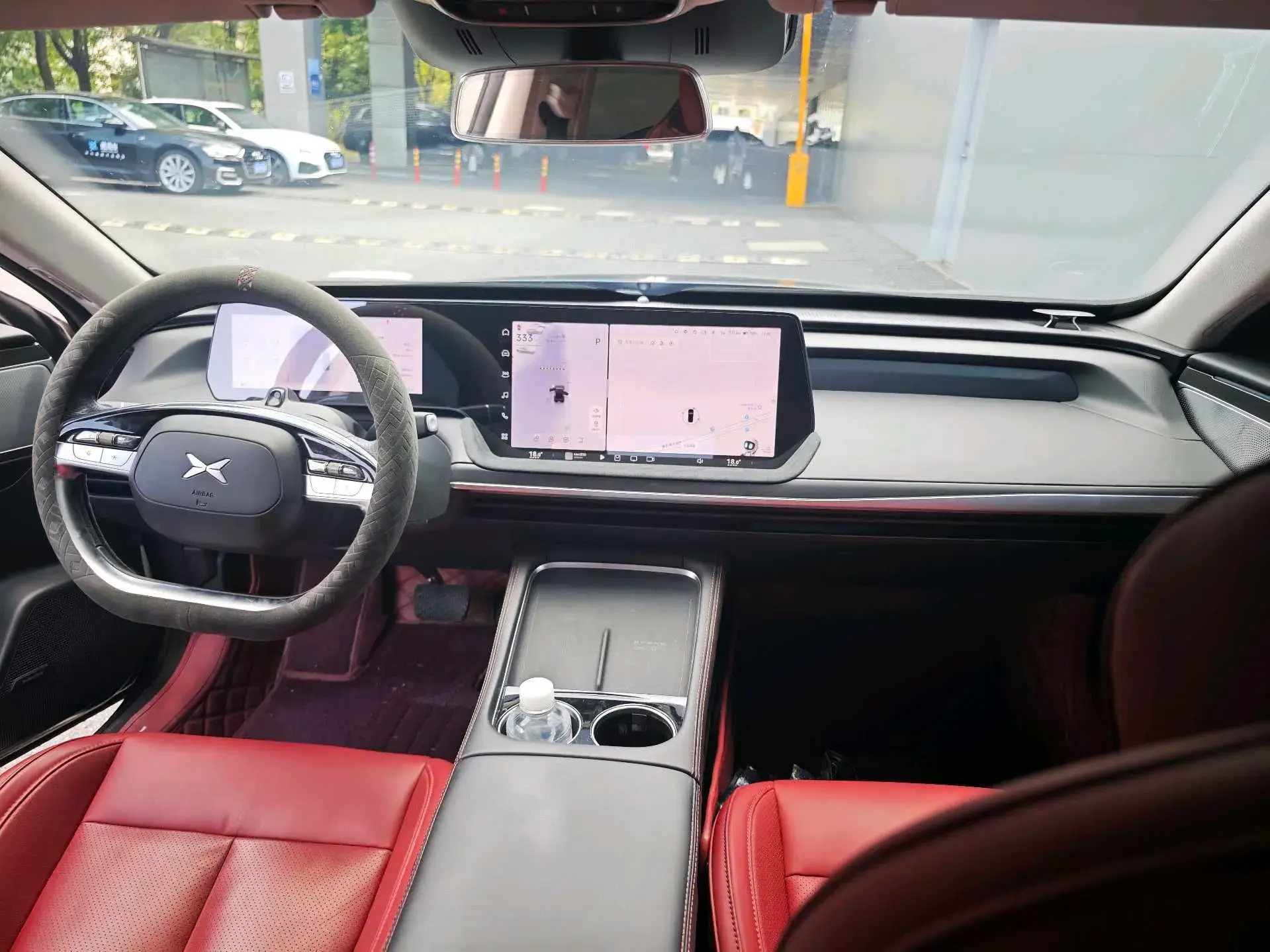 2023 XPENG P7 thumbnail 3