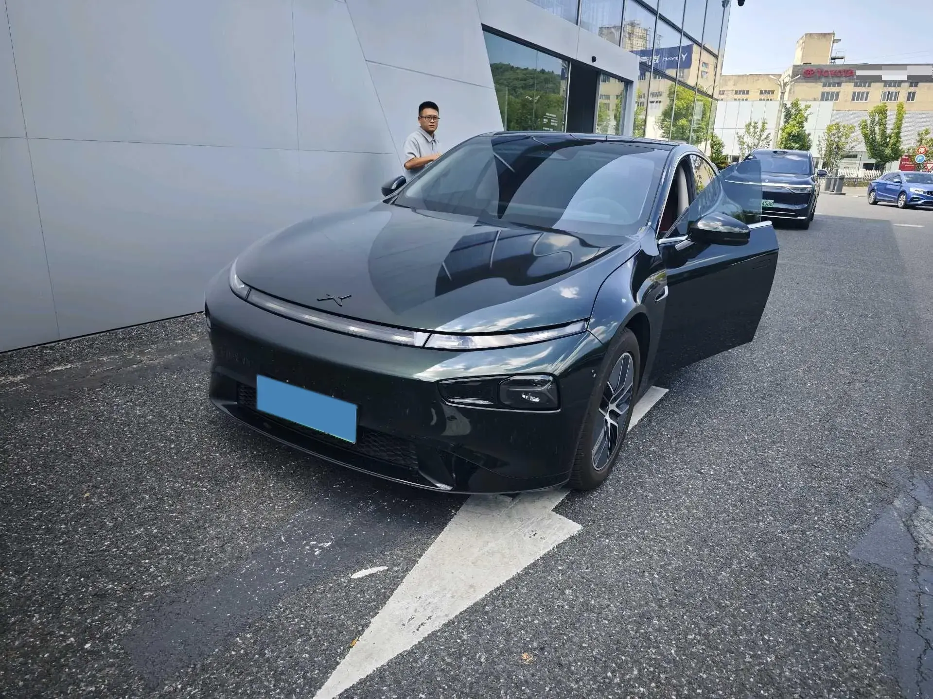 2023 XPENG P7 view 1