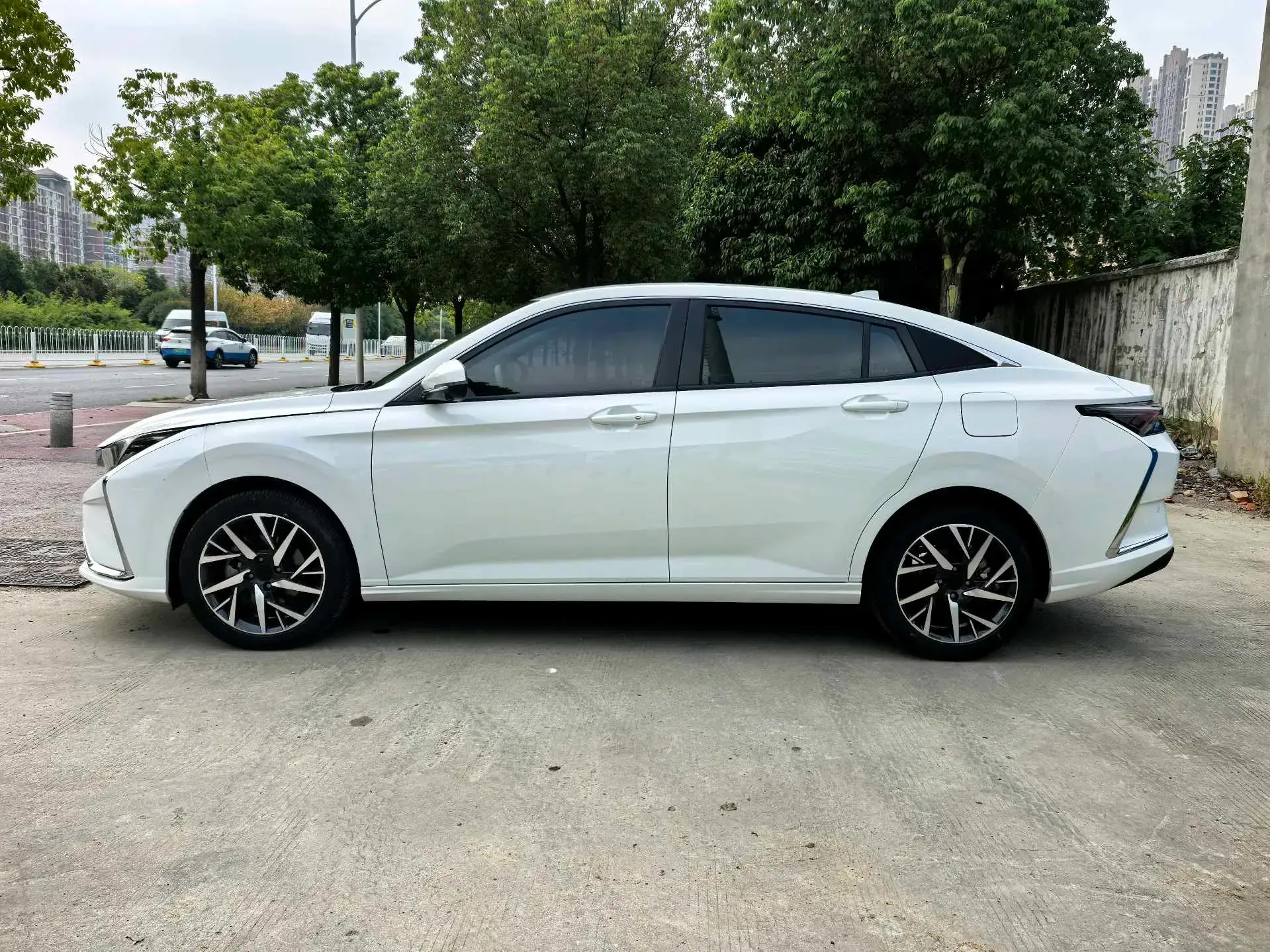 2020 DONGFENG AEOLUS thumbnail 3