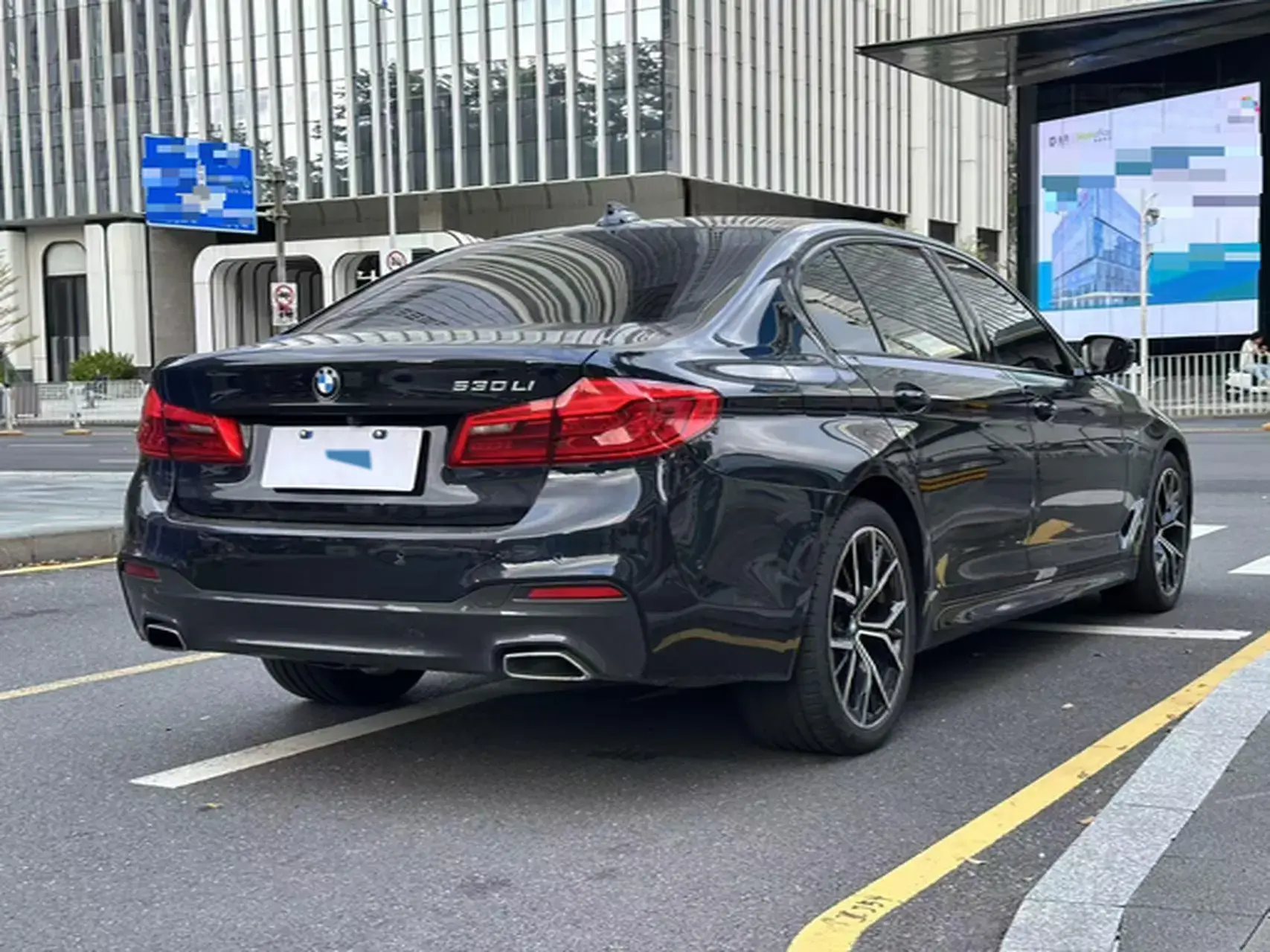 2020 BMW 5 thumbnail 4