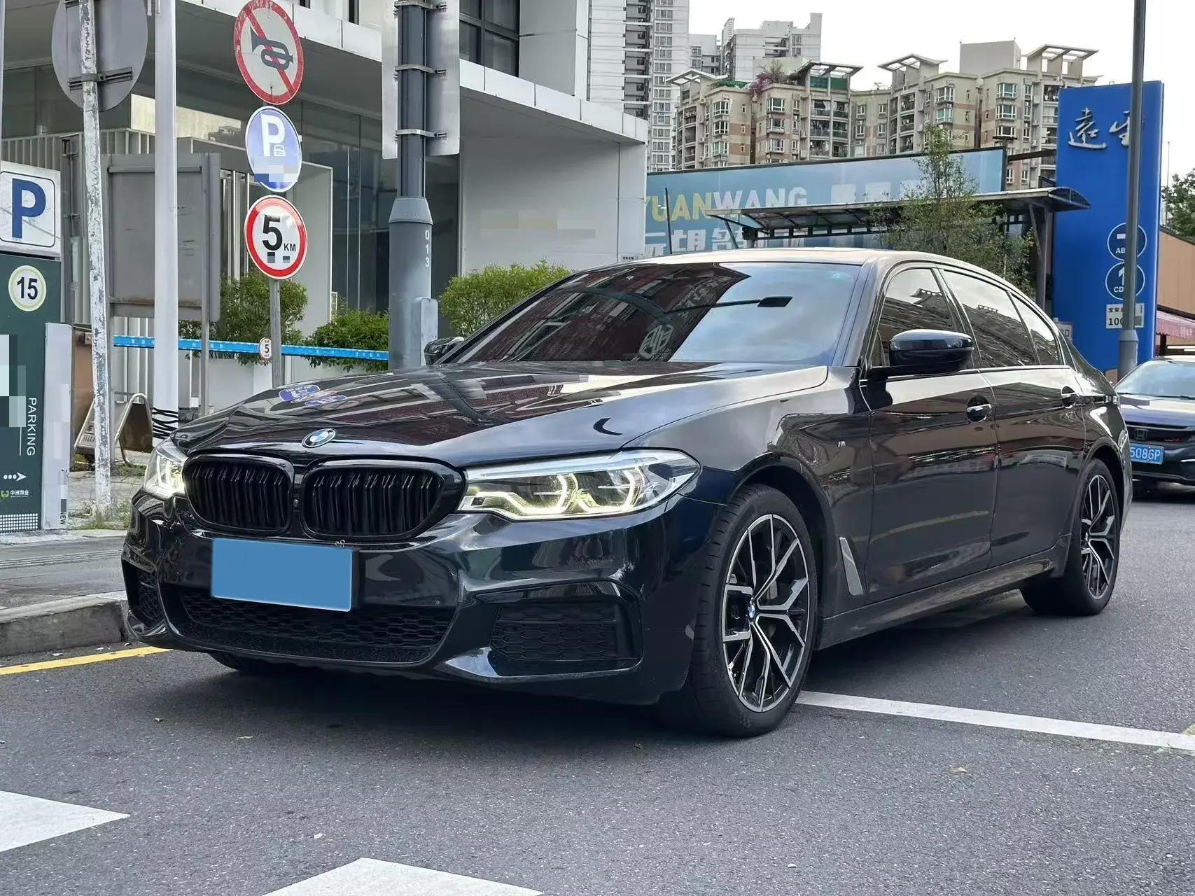 2020 BMW 5 view 1