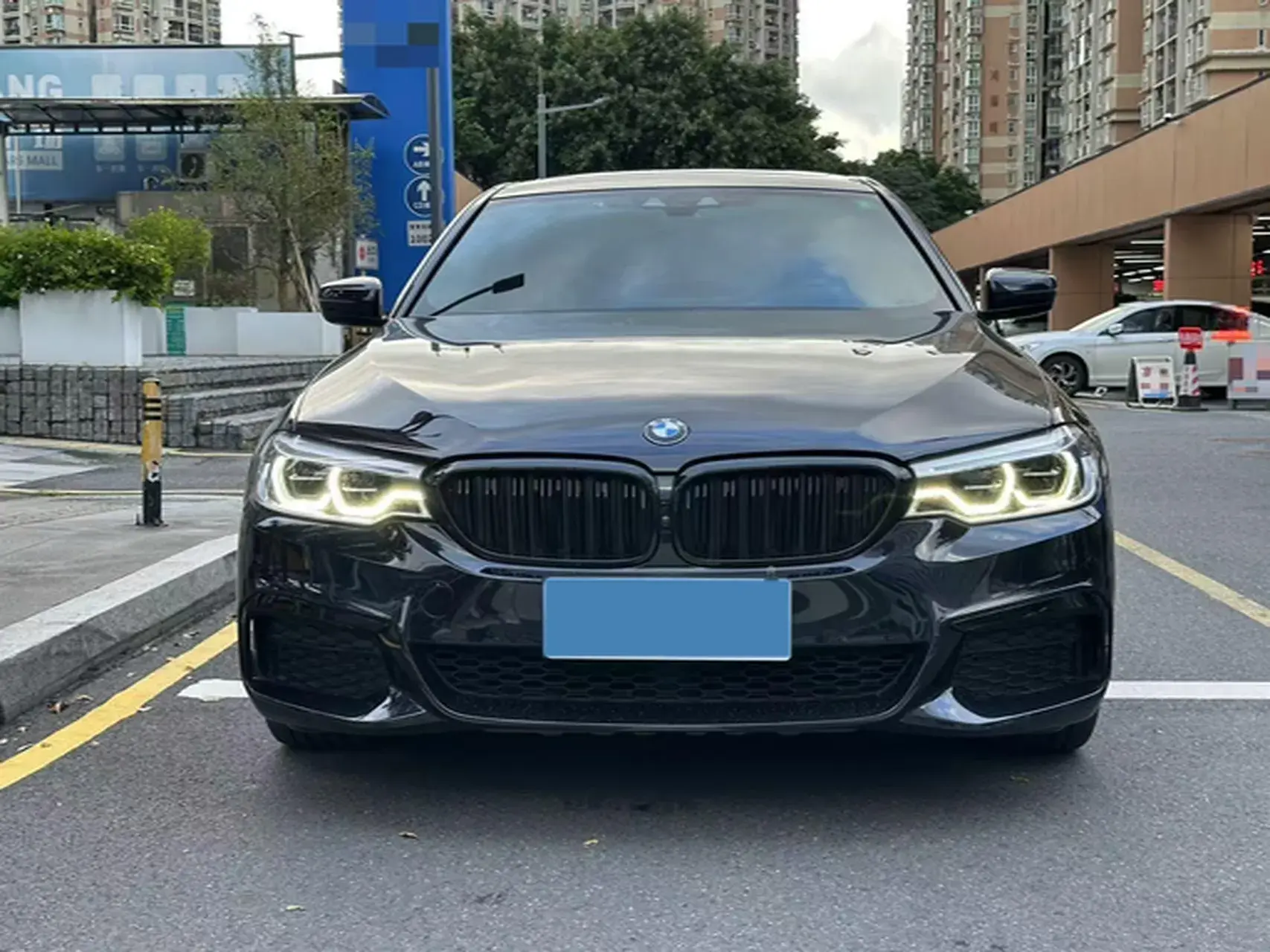 2020 BMW 5 thumbnail 2