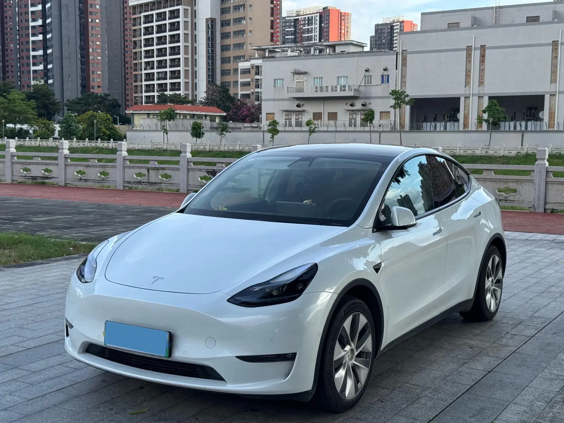 2022 TESLA MODEL view 1